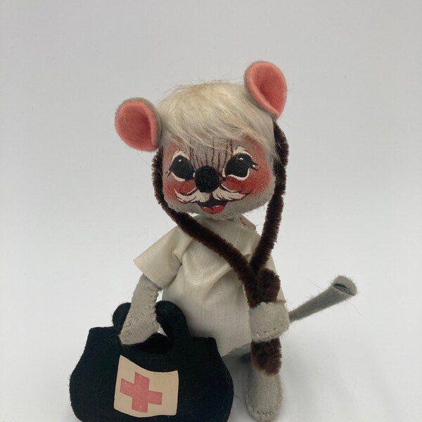 Annalee Doctor Nurse Mouse w/ Red Cross Medical Bag Mobiltree Meredith NH 1965 6” tall No Tags