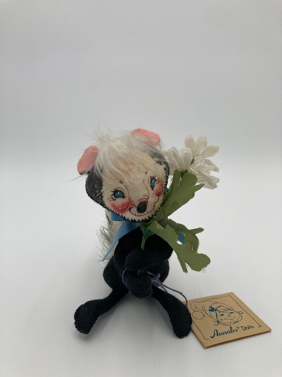 Vintage Annalee Skunk Doll With Daisys Mobiltree Meredith NH 1992