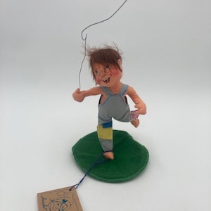 Annalee Kid Doll w/ Kite (Missing Kite) Mobiltree Meredith NH 1992 7” tall w/ Tag (See Description)