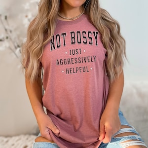 Nicht Bossy Aggressiv Hilfreiches Shirt, Geschenk für Mama, Geschenk für Bossy Freund, lustiges Mama Shirt, sarkastisches Tshirt Geschenk für Chef, unisex lustiges T-Shirt