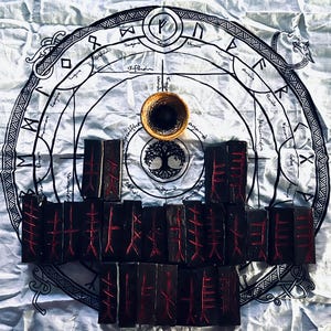 Lettura celtica Ogham del discendente del druido Ruith. Una domanda per acquisto, ricezione tramite messaggio Etsy entro 24 ore.