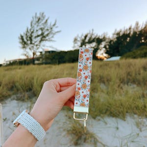Wildflower Wristlet | Floral Keychain for Keys Cute Wristlet Keychain Gift for Girlfriend Gift for Her Flower Keychain Keyholder Gift for Gf