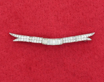 VINTAGE Trifari Crystal Rhinestone Bar Brooch . Curved Ribbon Design . Signed Designer Jewelry