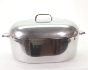 VINTAGE Wagner Ware Magnalite 4267-P Roaster. 18" Oval 13 Qt with Lid + Trivet. Clean Base. Minimal Pitting. Ships Free.