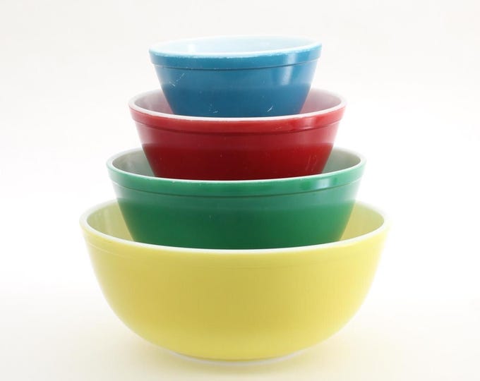 VINTAGE Pyrex Mixing Bowls. 4-piece Set.