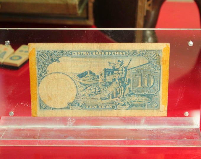 VINTAGE 1942 Chinese Banknote Display. Great Wall Bugler. Central Bank of China 10 Yuan. WWII Shanghai Souvenir. Magnetic Acrylic Holder