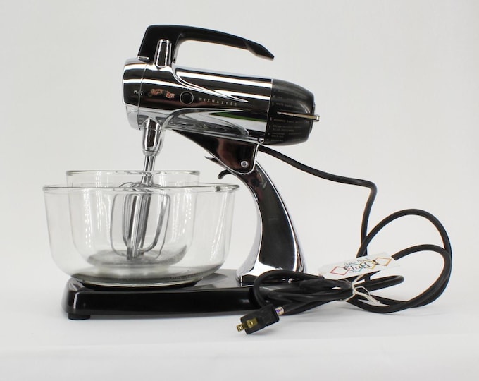 VINTAGE MCM Sunbeam MixMaster Model 12C. Chrome. "Cissie"