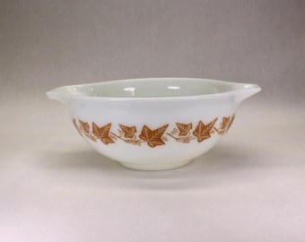 RARE Pyrex 443 Sandalwood Cinderella-style Mixing Bowl. 2-1/2 quart.