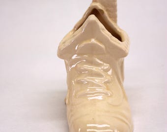 VINTAGE Ceramic Baby Shoe Nursery Rhyme Planter. Ivory.