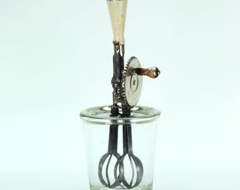 ANTIQUE A&J Egg Beater with Original Jar – Patent 1923 Hand Crank Mixer, Complete Kitchen Set