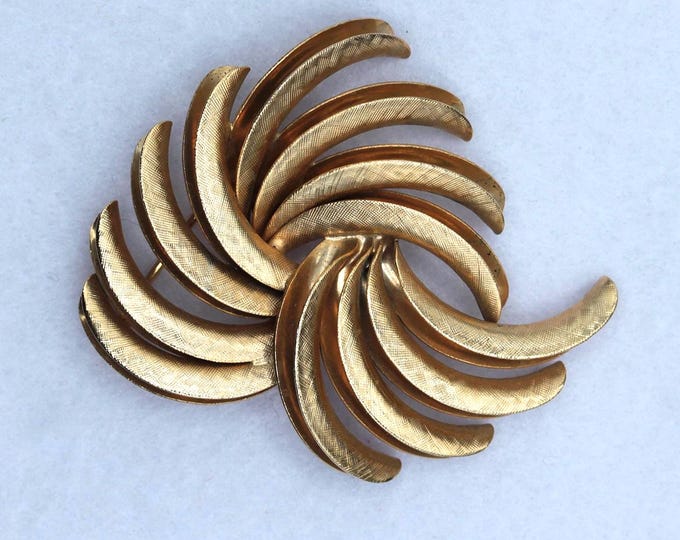 VINTAGE Mid Century Modern Goldtone Abstract Swirl Brooch • Atomic Pinwheel Pin • Sculptural Statement Pin