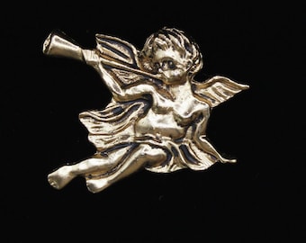 VINTAGE Trumpeting Angel Brooch in Gold Tone. Blow Gabriel, Blow!