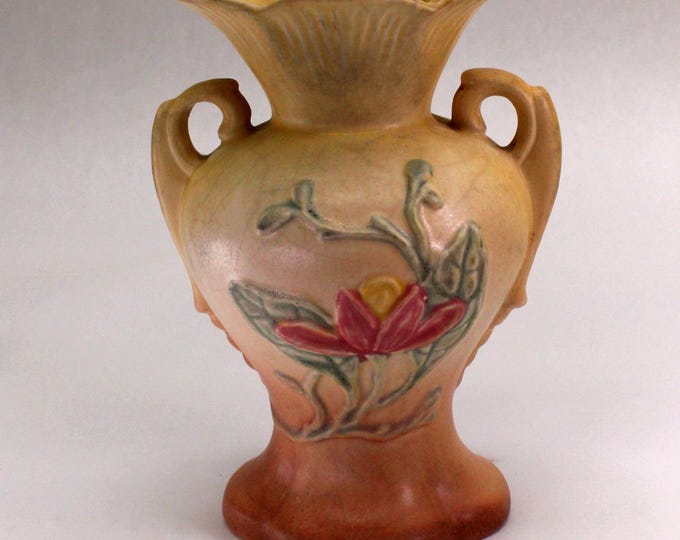 VINTAGE Hull Art Pottery Scallop-topped Vase "Magnolia" Series 4. 6-1/2"