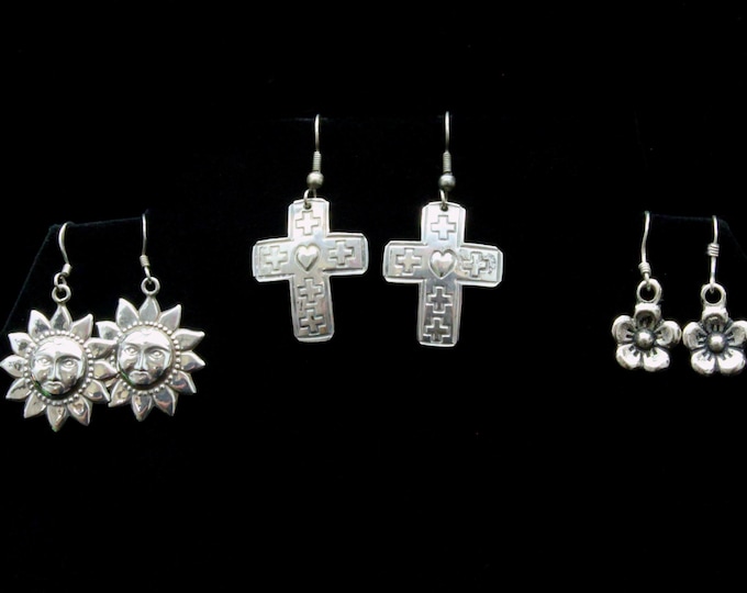 VINTAGE Dazzling Silvertone Dangle/Drops Earrings.