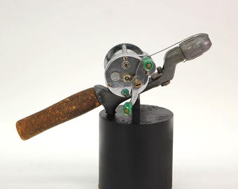 VINTAGE Pflueger Akron No 1893 Fishing Reel on Custom Display Stand Baitcasting Made in USA