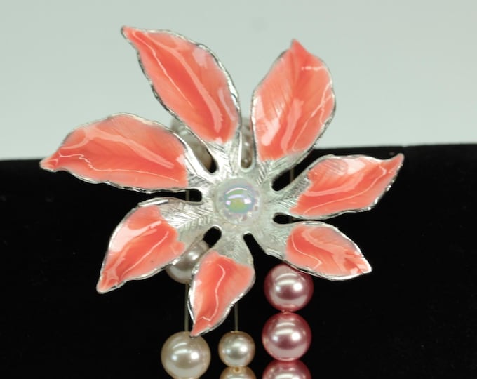 VINTAGE Restyled Coral Pink Enamel Flower Stretch Bracelet • Faux Pearl Beads • Floral Statement Bracelet • Cottagecore Garden Jewelry