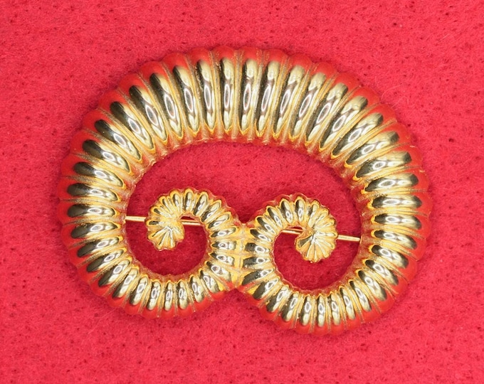 VINTAGE Goldtone Ribbed Spiral Brooch Pin. Sculptural Modernist Swirl. Statement Jewelry