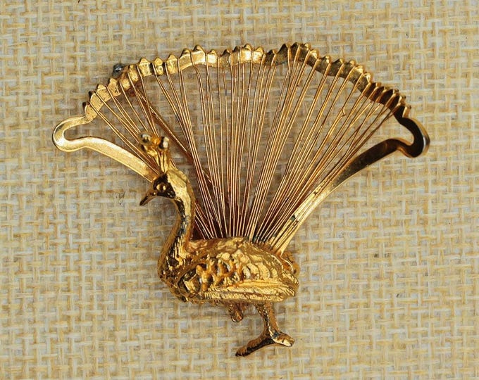 VINTAGE Peacock Brooch • Gold Tone Fan Tail Bird Pin • Openwork Wire Tail • Elegant Nature Jewelry • Bird Lover Gift
