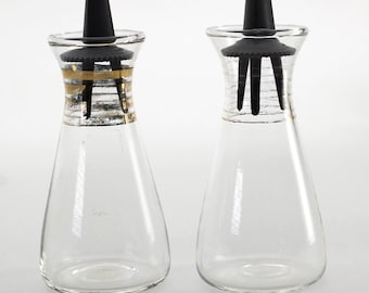 VINTAGE Pyrex Salt and Pepper Shakers. Mid-Century Gold Band Glass Set. 1950s Atomic Kitchenware.