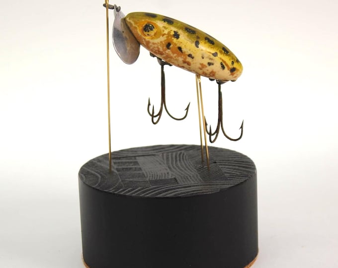 VINTAGE Fred Arbogast Jitterbug Frog Fishing Lure on Display Stand Akron Ohio Made in USA