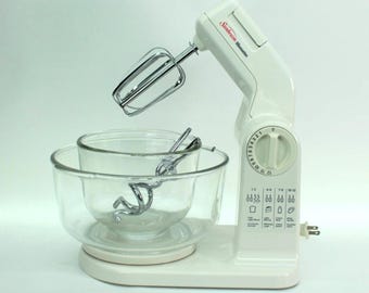 VINTAGE Sunbeam Mixmaster 2394. Stand Mixer. Glass Bowls. Dough Hooks. Electronic Speed Control. Tested
