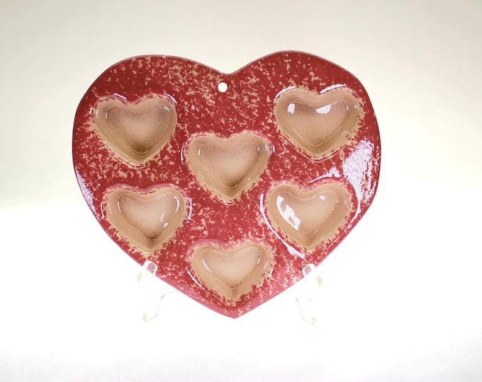 VINTAGE Heart-Shaped Spatterware Baking Mold. Red.