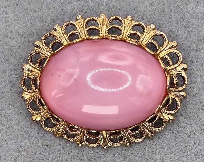 VINTAGE 1960s Pink Cabochon Brooch - Gold Tone Openwork Frame