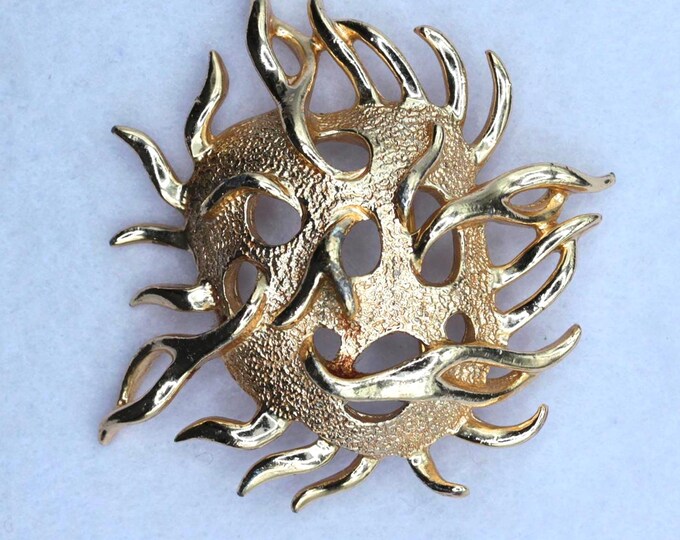 VINTAGE Sarah Coventry Organic Modern Brooch • Abstract Coral Sea Anemone Design • Gold Tone • 2"