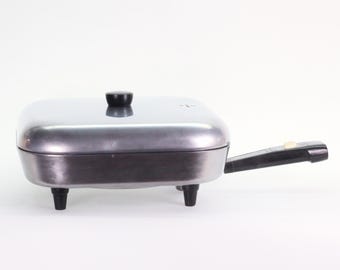 VINTAGE Sunbeam Electric Skillet. Large Heavyweight Controlled Heat Model. Fully Restored. Made in USA