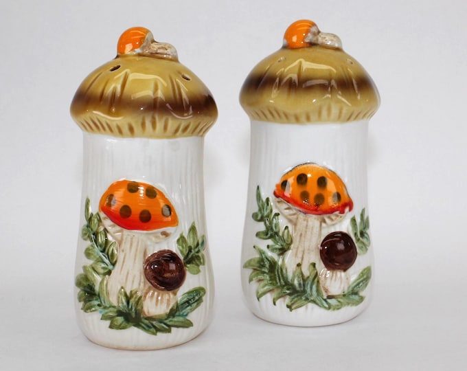 VINTAGE Sears and Roebuck Merry Mushrooms Salt and Pepper.