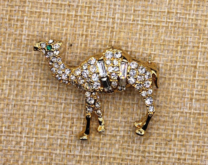VINTAGE Rhinestone Camel Brooch Gold Tone Dromedary Animal Pin Emerald Green Eye