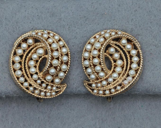 VINTAGE Trifari Faux Pearl Gold Tone Clip Earrings • Twisted Rope Swirl Design • Classic Mid Century Elegance