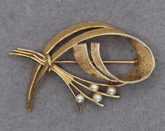 VINTAGE 14K Gold Ribbon Brooch - Cultured Pearl Spray Pin - Mid Century Fine Jewelry