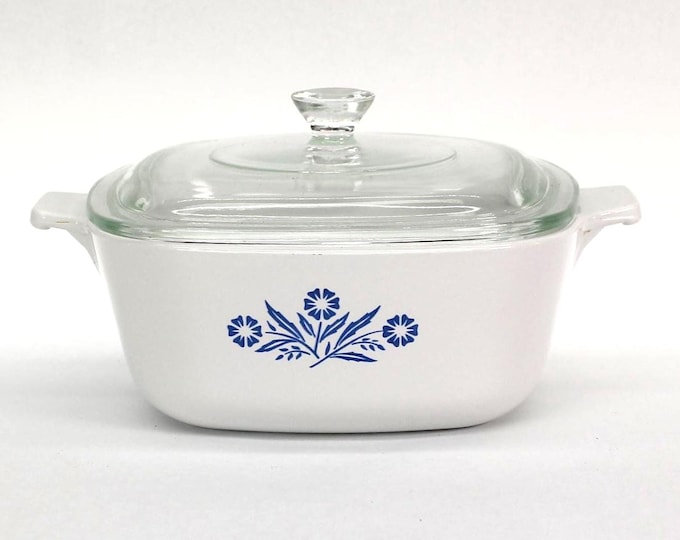 VINTAGE Corning Ware Blue Cornflower P-1-1/2-B 1-1/2-Qt Casserole with Lid. Made in USA