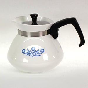 VINTAGE Corning Ware Blue Cornflower Teapot. 6 Cup Tea Pot. P-104. Made in USA