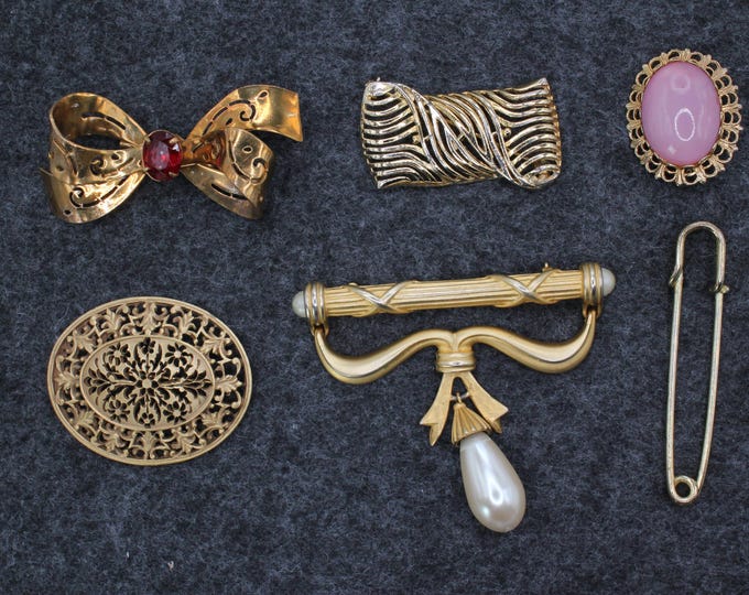 VINTAGE Mid-Century Tailored Brooches.