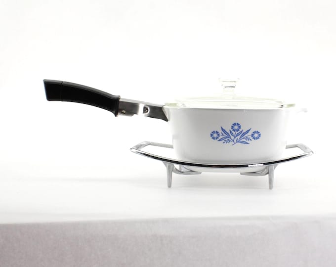 VINTAGE Corning Ware Blue Cornflower 1-3/4 Quart Saucepan with Lid, Cradle, and Handle