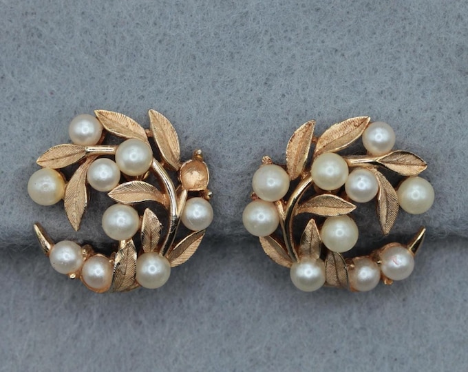 VINTAGE Trifari Faux Pearl Laurel Wreath Clip Earrings • Gold Tone Botanical Leaf Design • Mid Century Classic