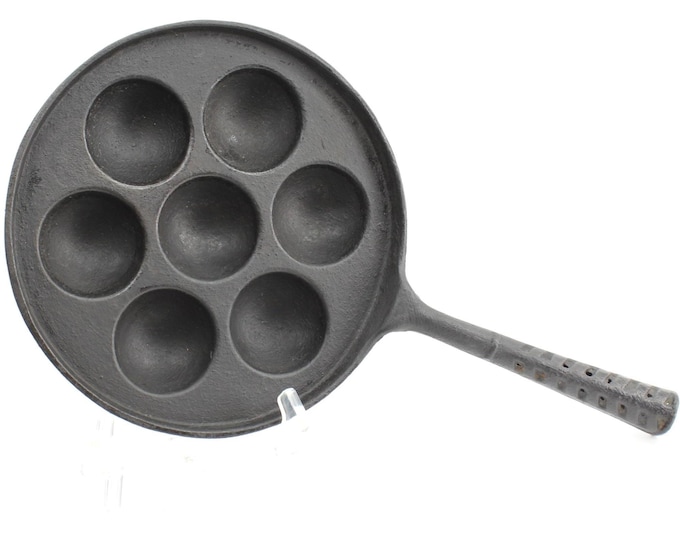 VINTAGE Cast Iron Aebleskiver Pan 7046A. 7-Well Danish Cake Pan. Mid-Century Unmarked Cast Iron Cookware.