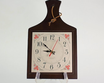 VINTAGE 1970s Westclox Kitchen Clock. Faux Cutting Board. Battery-Operated. Retro Wall Decor.