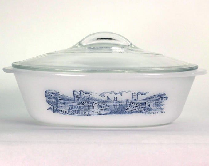 VINTAGE Currier & Ives Milk Glass Casserole. 1 Qt w/ Lid. Fin Handle.