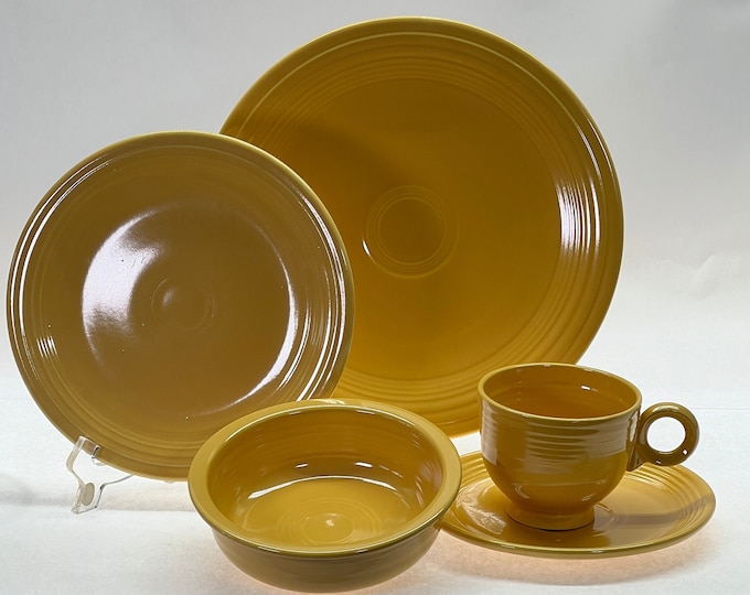 VINTAGE Fiesta Original Luncheon Place Setting. Yellow.