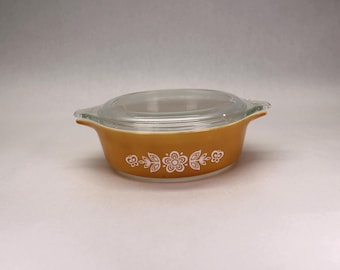 VINTAGE Pyrex Butterfly Gold 471-B Bowl with 470-C Lid.