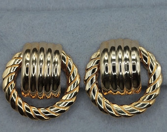 VINTAGE Gold Tone Door Knocker Clip Earrings • Rope Twist Hoop Design • Classic Statement Earrings • 7/8"