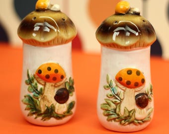 Vintage Sears Merry Mushroom Salt and Pepper Shaker Set