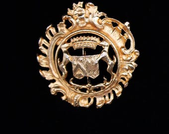 VINTAGE Heraldic and Crest-Inspired Brooch. Gold Tone Pin with Academic Flair