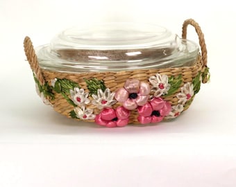 Vintage Pyrex Raffia Flower Casserole Carrier: Tacky Chic Cottagecore