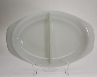 VINTAGE Mid-century Pyrex Oval Divided Dish 1083 1-1/2 quart. White.