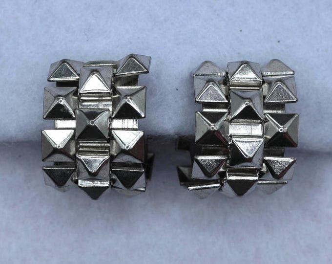 VINTAGE Silver Tone Pyramid Stud Clip-On Earrings, 1980s Geometric Punk New Wave Earrings, Modernist Costume Jewelry