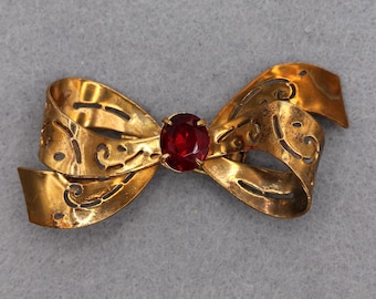 VINTAGE Coro Ruby Red Rhinestone Ribbon Bow Brooch